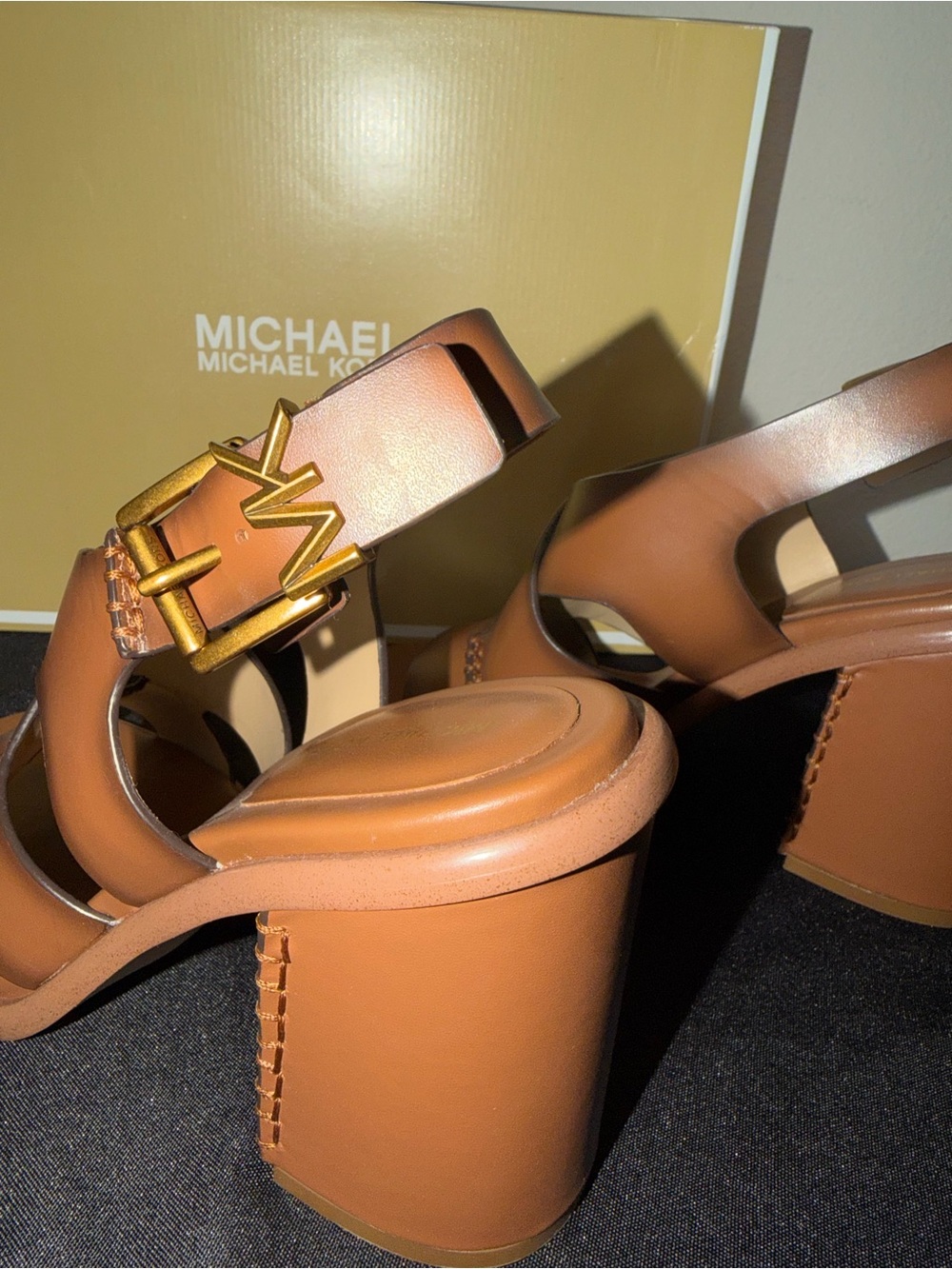 Michael Kors “RAVEN” Burnished leather block heel sandals - Picture 3 of 11